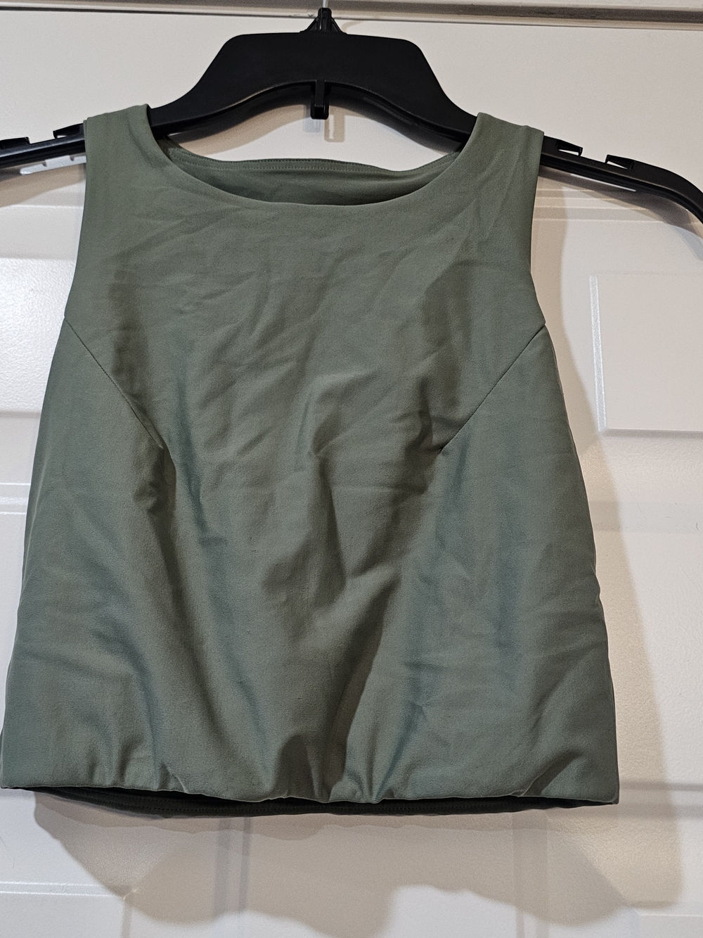 Cropped Sleeveless Tank Top in Olive Green{Bx27}